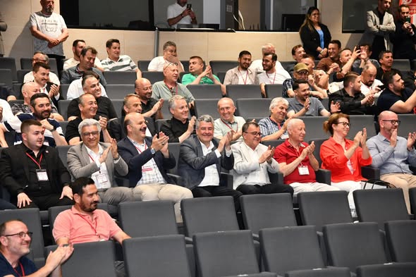 İvrindi Belediye Başkanı Önder Lapanta, Balıkesirspor’un Olağan Genel Kurulu’na katıldı.
