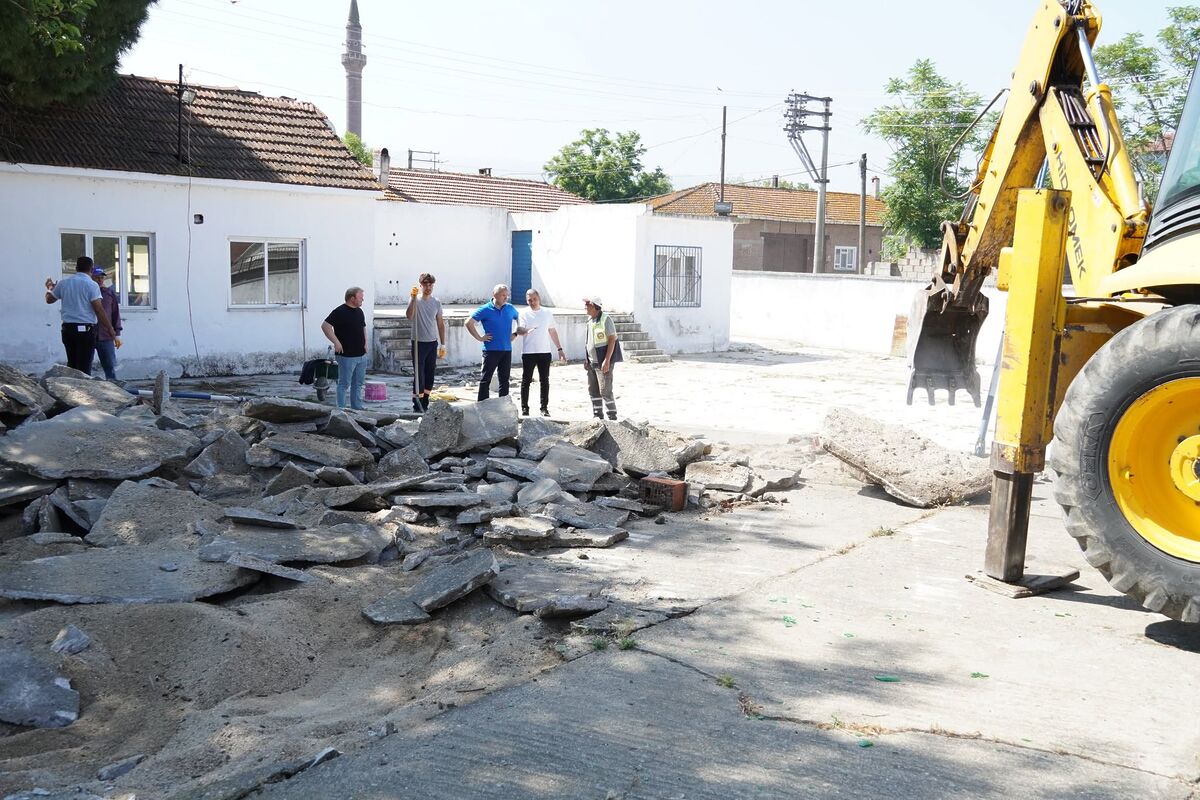 Susurluk Belediyesi’nin ilçe genelinde sürdürdüğü çalışmalar hız kesmeden devam ederken,