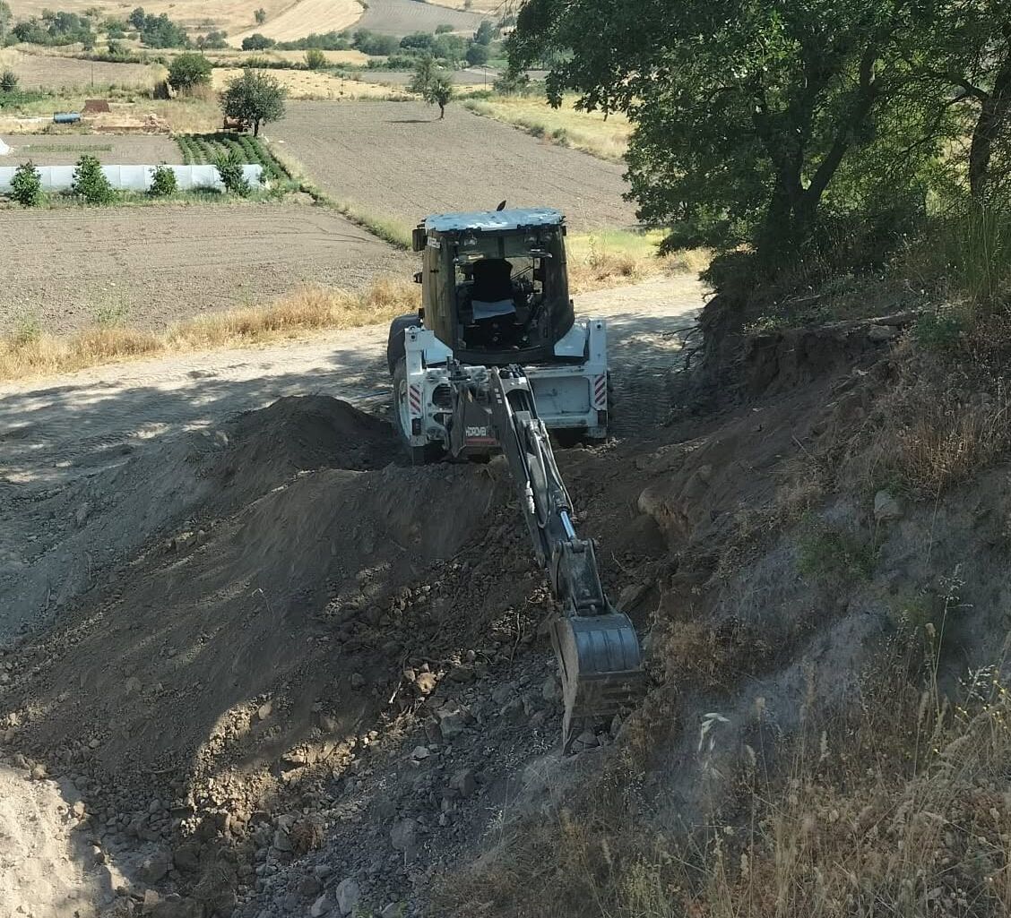 Bigadiç Belediyesi, kırsal mahallelerde ulaşım ağını güçlendirmek amacıyla yol açma