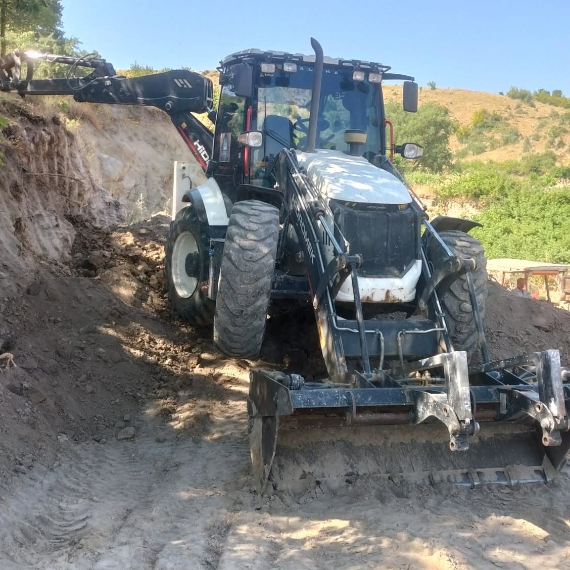 Kırsalda Yol Seferberliği 724098682 122245574252300867 8317197189021040020 n - Marmara Bölge Gazetesi