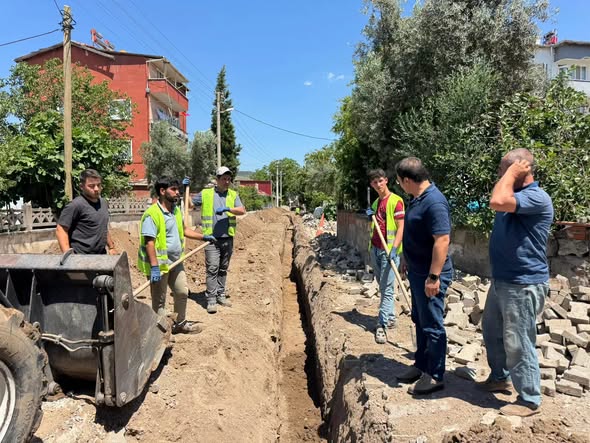 Sındırgı’da doğalgaz altyapısının yaygınlaştırılması amacıyla yürütülen çalışmalar aralıksız devam ediyor.