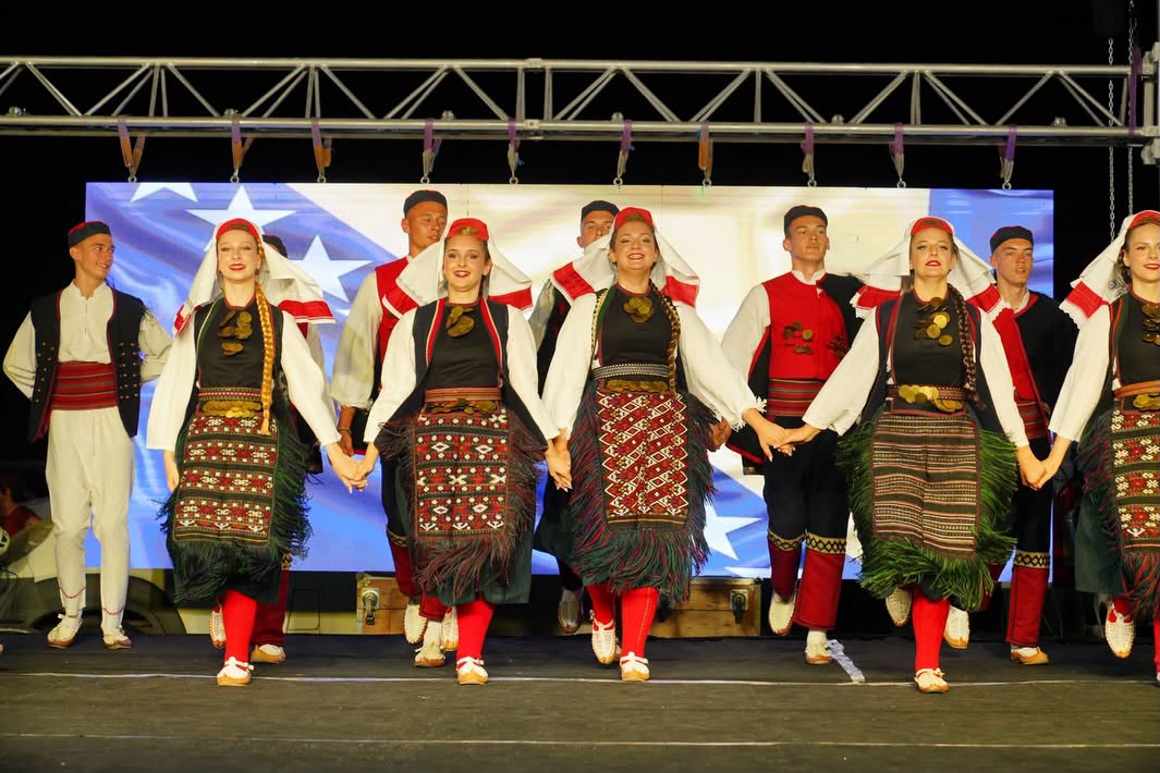 Ayvalık’ta Festival Coşkusu! 731380112 1551245903010136 7705741163793464663 n - Marmara Bölge Gazetesi