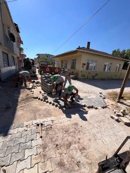 Gönen Belediyesi, kırsal mahallelerden ilçe merkezine kadar birçok noktada yol,