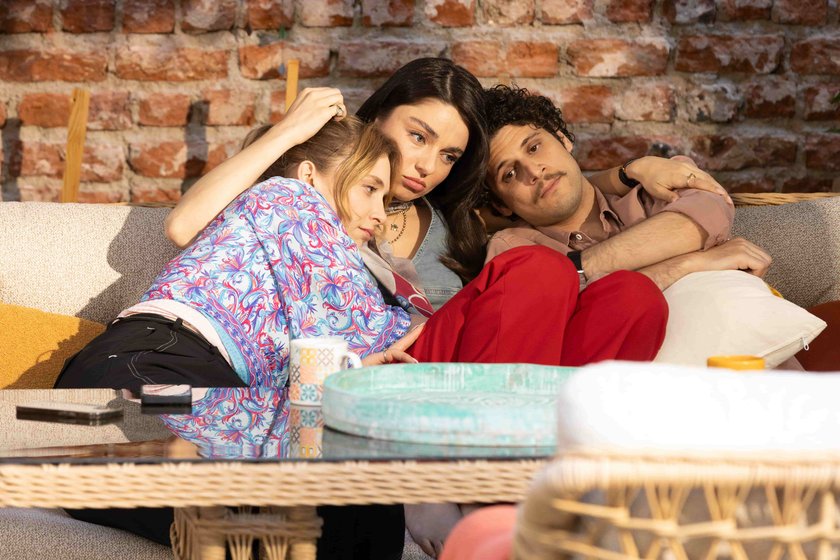 Show TV'nin ilgiyle takip edilen dizisi Muhtemel Aşk'ın merakla beklenen