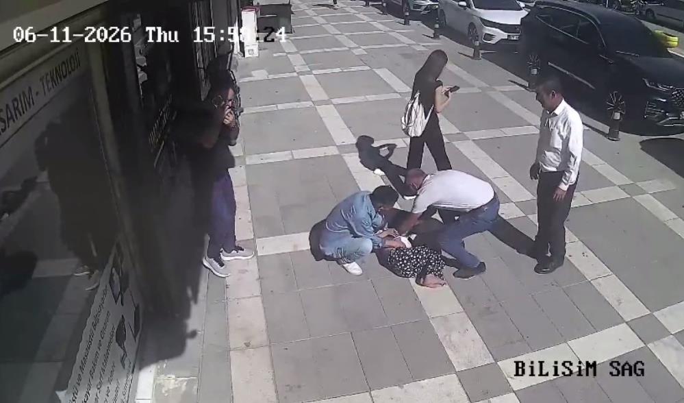 Küçük Kız Güvercinlere Yem Verirken Düştü! AW725767 03 - Marmara Bölge Gazetesi