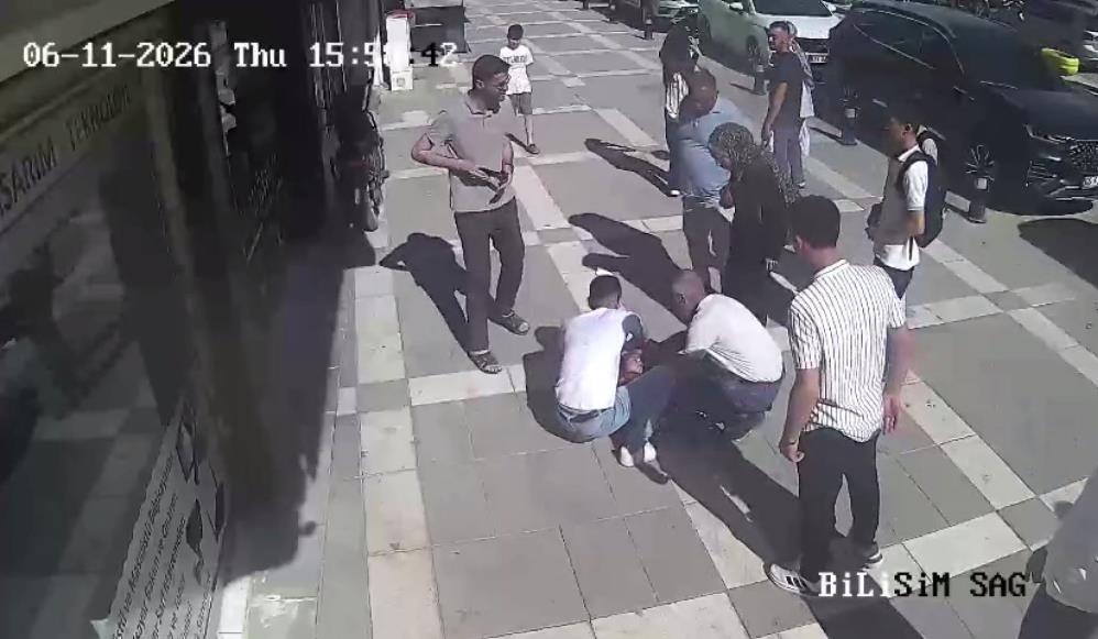 Küçük Kız Güvercinlere Yem Verirken Düştü! AW725767 04 - Marmara Bölge Gazetesi