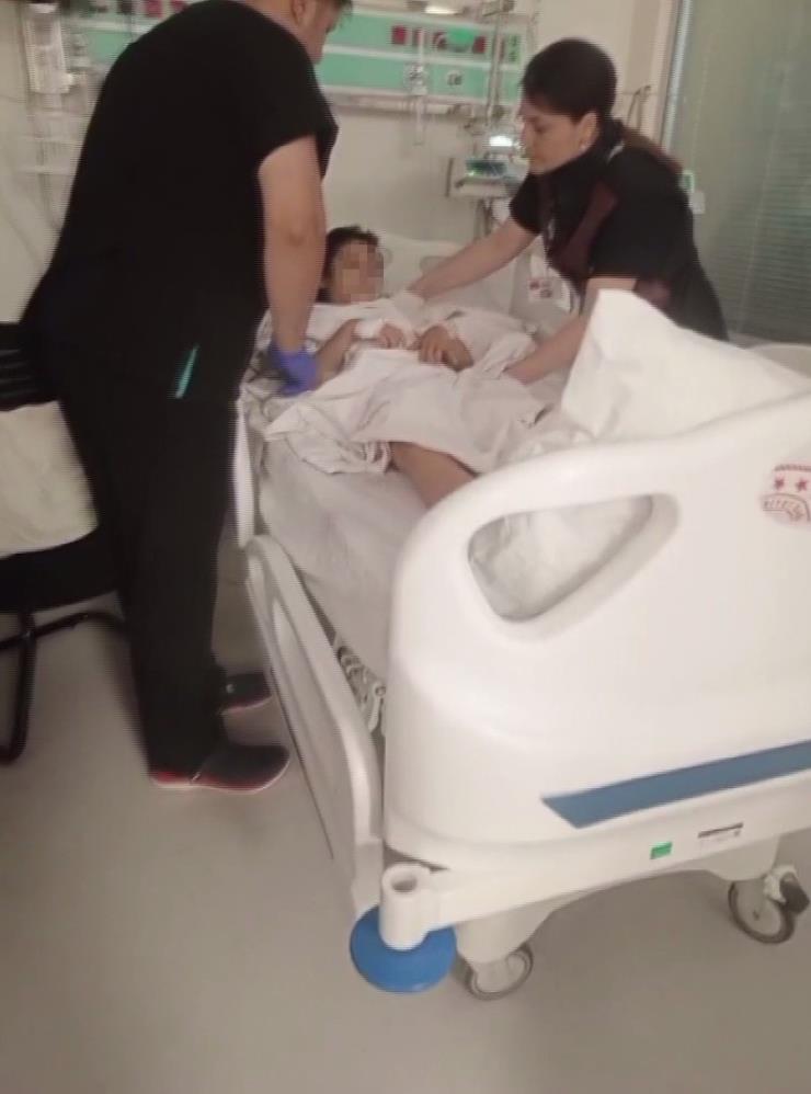 Küçük Kız Güvercinlere Yem Verirken Düştü! AW725767 05 - Marmara Bölge Gazetesi