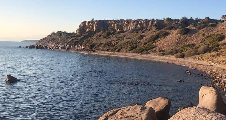 Ayvalık'ın gözde kıyılarından Badavut Plajı, altın sarısı kumları ve berrak