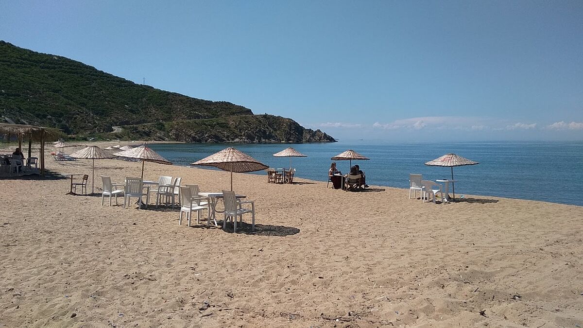 Marmara Denizi’nin eşsiz kıyılarında yer alan Ballıpınar Plajı, doğal güzellikleri,