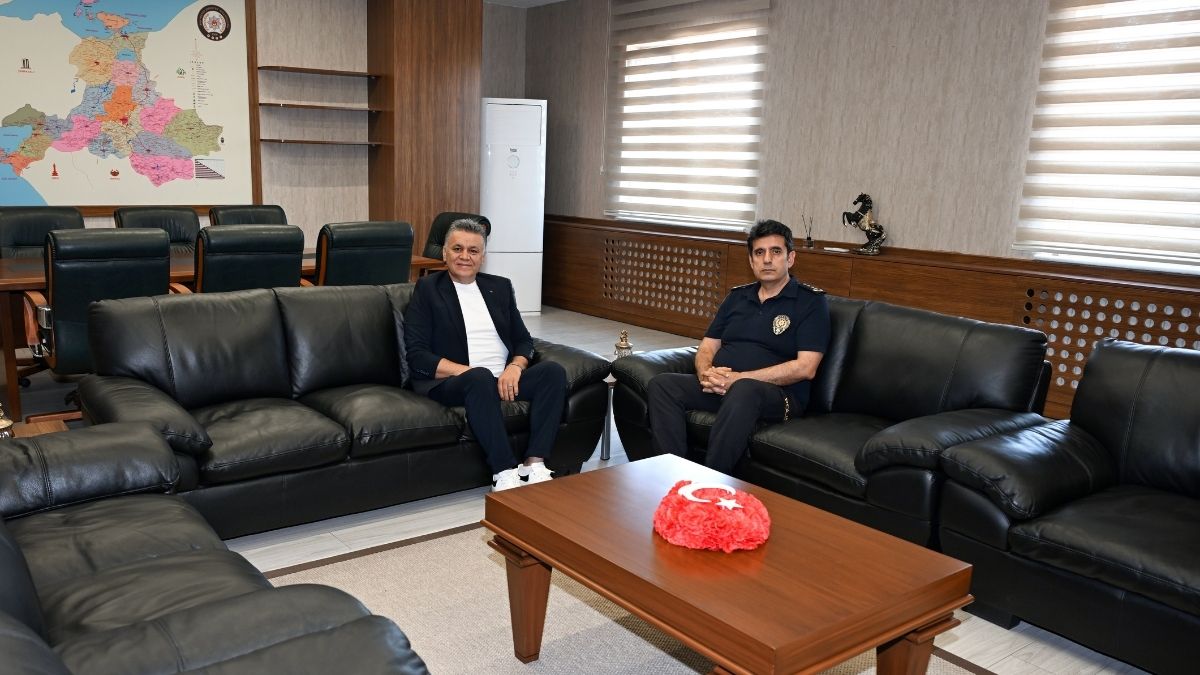 Gazi Baran’dan İl Emniyet Müdürü Yaman’a Ziyaret Evinize ve ofisinize Bu Cicekleri Alin Havanizi Temizleyin 2026 06 30T174201.016 - Marmara Bölge Gazetesi