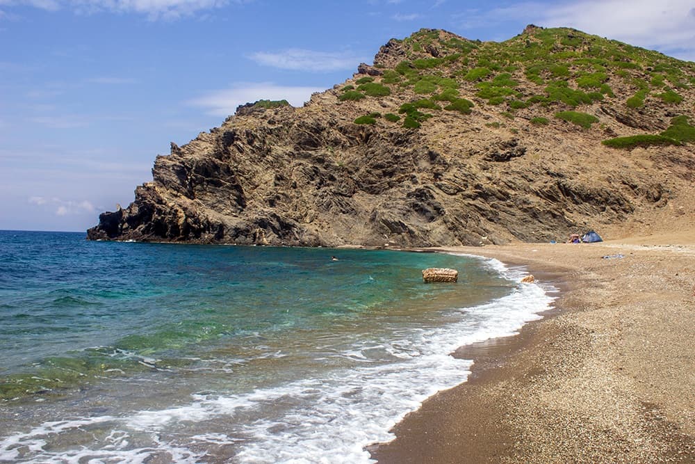 İzmir’in Karaburun ilçesinde saklı kalan Gönsüz Koyu, doğanın en saf