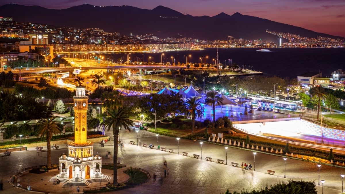 Ege’nin incisi İzmir, günübirlik tatil yapmak isteyenlere deniz manzarası, tarihi