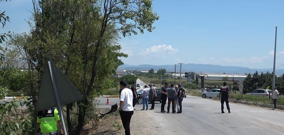 Kepsut Yolunda Feci Kaza: Yolcu Minibüsü Şarampole Uçtu, 14 Yaralı Kepsut Yolunda Feci Kaza Yolcu Minibusu Sarampole Uctu 14 Yarali 3 - Marmara Bölge Gazetesi
