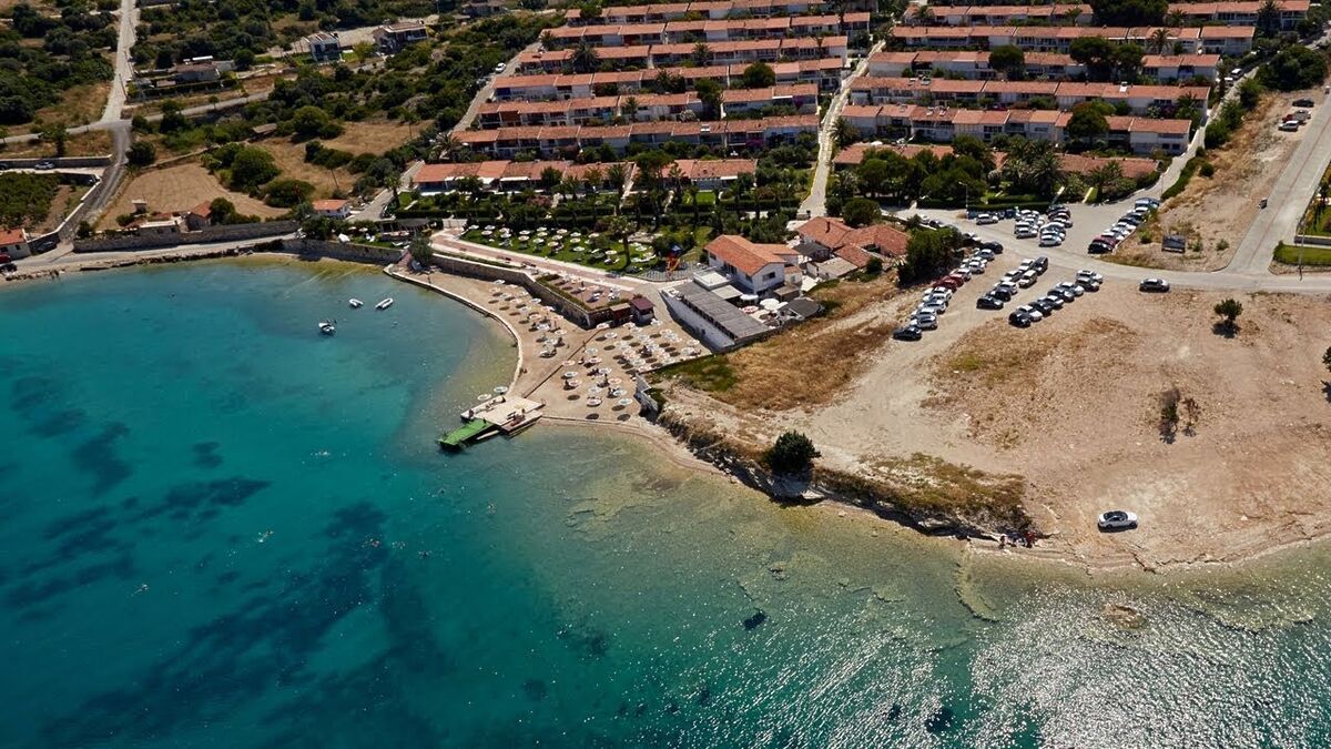 Foça ve Alaçatı’nın Gölgesindeki Bu Koy Huzur Arayanların Yeni Gözdesi SAKIZLI KOYU 1 - Marmara Bölge Gazetesi