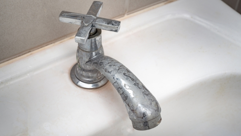 Banyo ve mutfaklarda en sık karşılaşılan sorunlardan biri olan lavabo