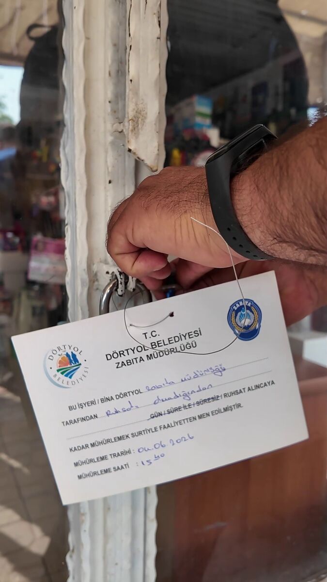 Son Kullanma Tarihi Geçen Ürünlerin Üzerini Bantlayıp Satmaya Çalıştılar Son Kullanma Tarihi Gecen Urunlerin Uzerini Bantlayip Satmaya Calistilar 1 - Marmara Bölge Gazetesi