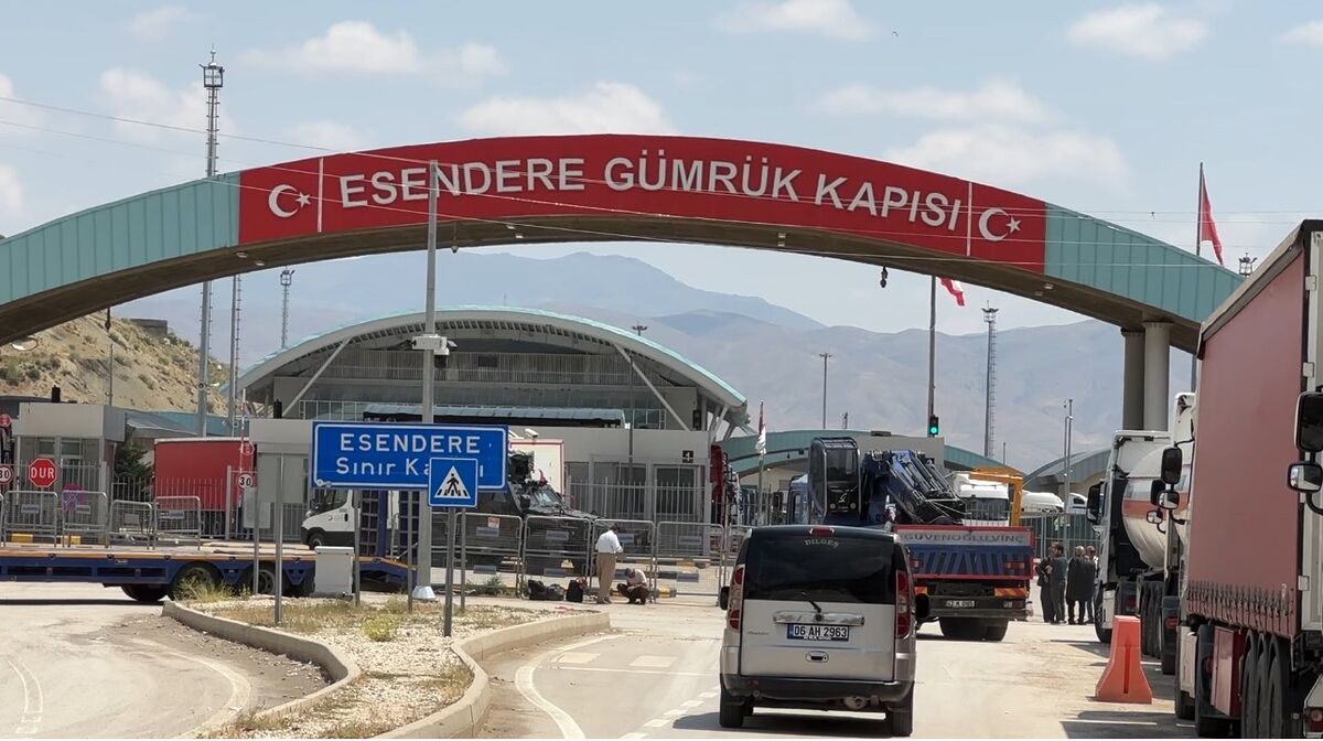 Türkiye'den İran'a Giden Yüzlerce Tır Sınırda Kaldı! Turkiyeden Irana Giden Yuzlerce Tir Sinirda Kaldi 5 - Marmara Bölge Gazetesi