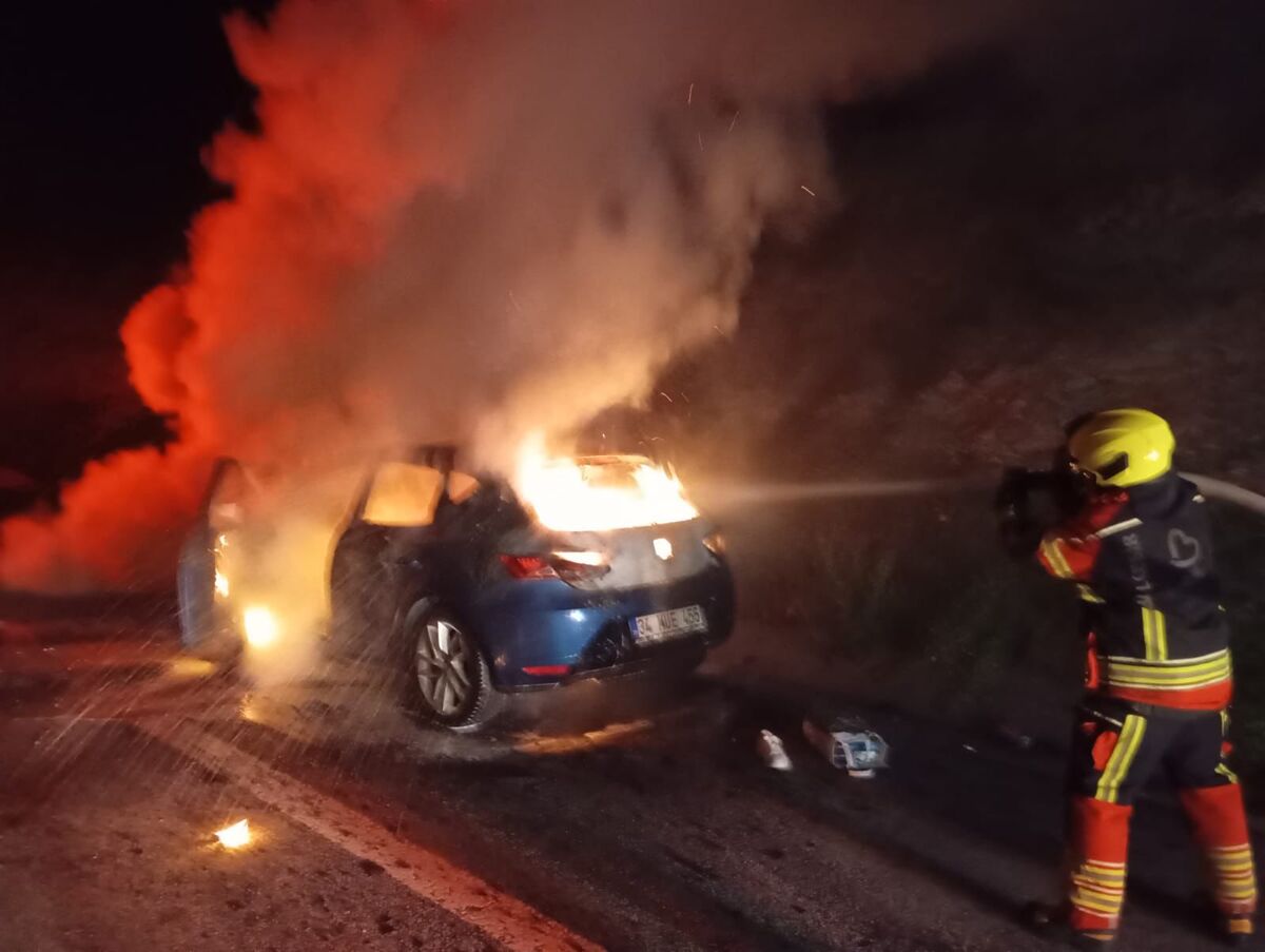 İstanbul-İzmir Otoyolu'nda Otomobil Küle Döndü! WhatsApp Image 2026 05 25 at 23.14.06 1 - Marmara Bölge Gazetesi