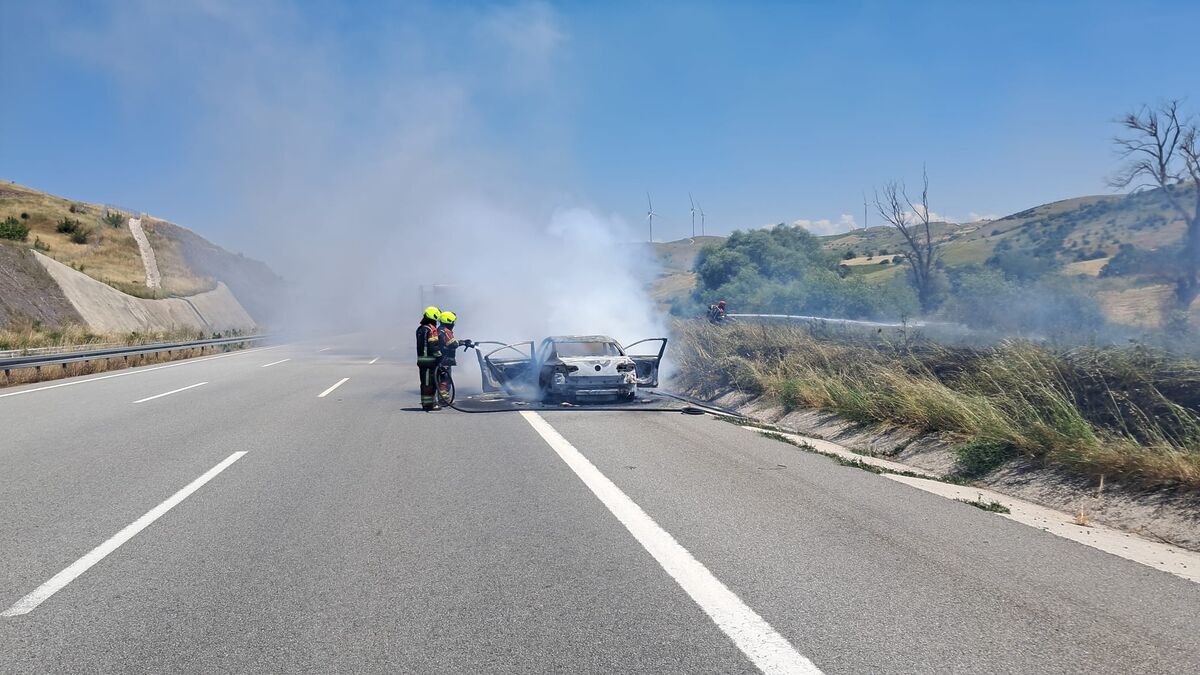İzmir-İstanbul Otoyolu’nda Araç Alev Topuna Döndü WhatsApp Image 2026 06 04 at 07.34.41 - Marmara Bölge Gazetesi