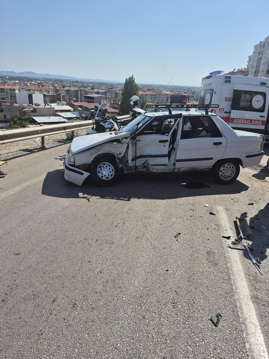 Edremit’te Feci Çarpışma: 2 Yaralı! WhatsApp Image 2026 06 07 at 17.51.30 - Marmara Bölge Gazetesi