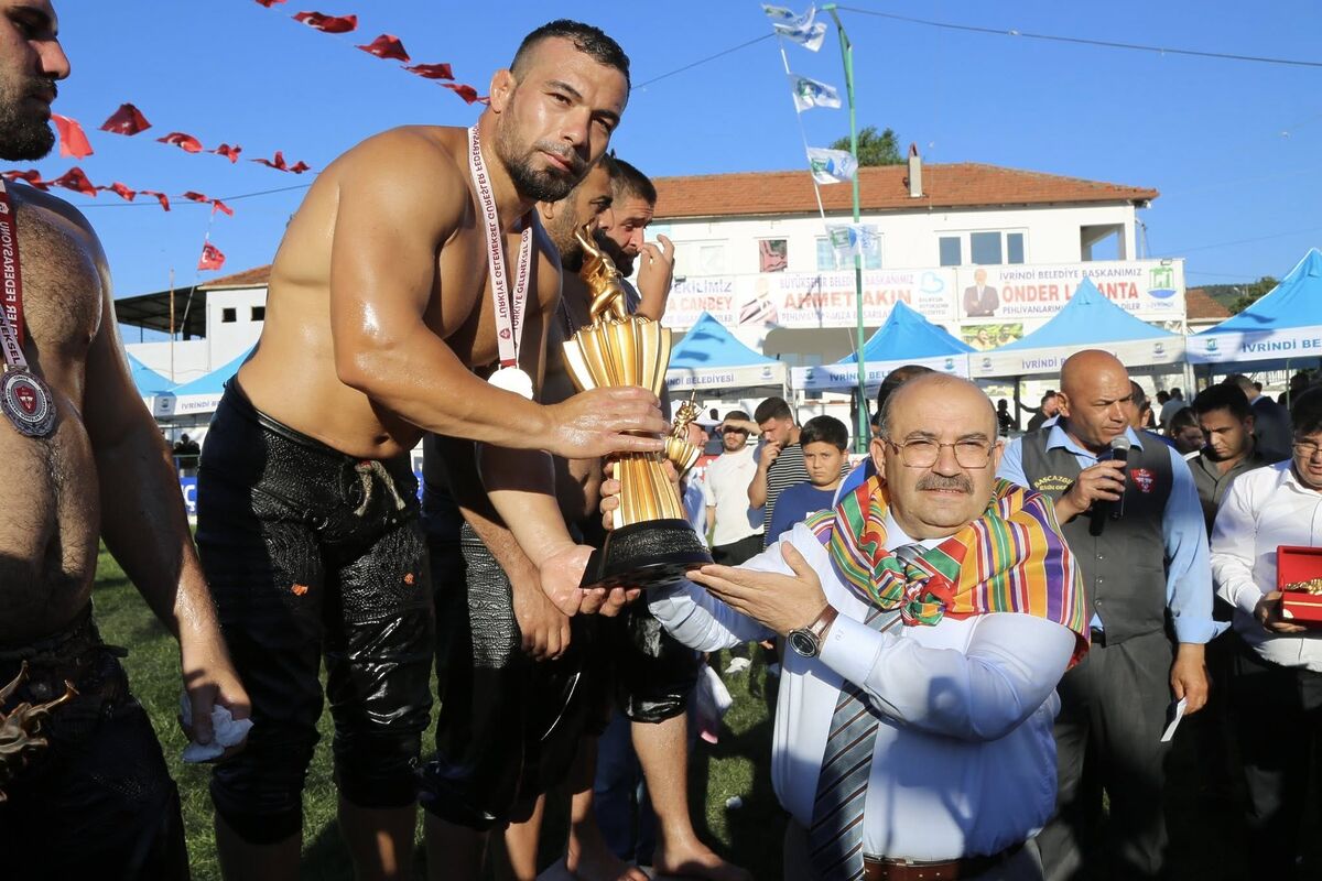 Balıkesir’de Pehlivanlar Er Meydanında YAGLI GURES 2 - Marmara Bölge Gazetesi