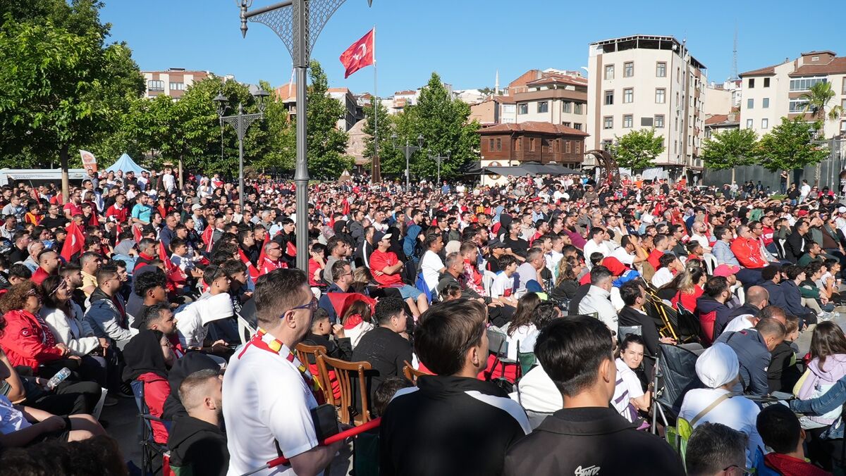 Balıkesir’de Milli Heyecan Dev Ekranlarda Yaşandı a6f27b49 fe55 4399 90a8 bc4f9569a327 - Marmara Bölge Gazetesi