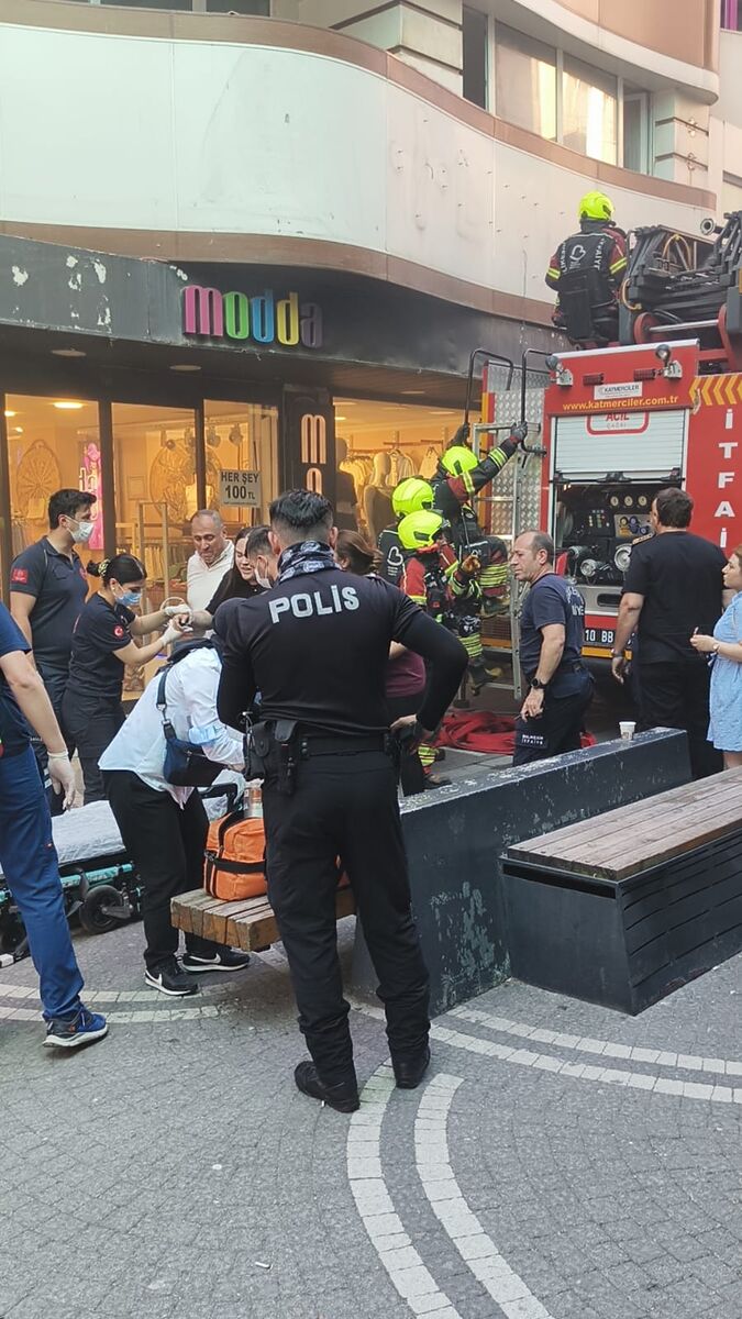 Balıkesir Çarşıda Yangın Paniği! b4ac77e9 30c3 48e9 9e18 8d03eafc9bac - Marmara Bölge Gazetesi