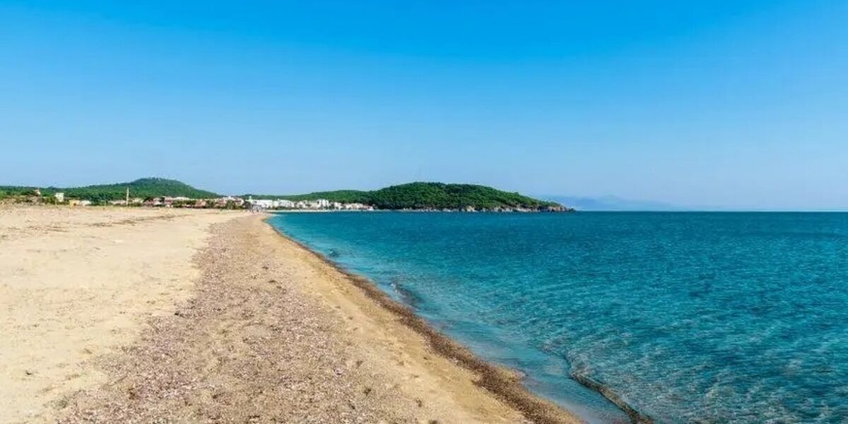 Balıkesir’in Ayvalık ilçesindeki Cunda Adası’nda yer alan İğdeli Koyu Plajı;