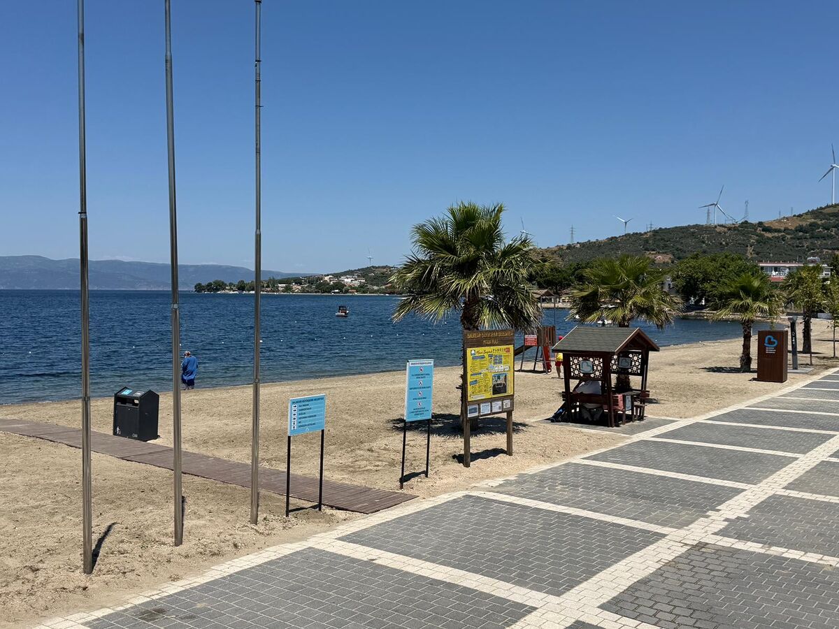 Balıkesir Büyükşehir Belediyesi tarafından işletilen Erdek'teki 6 mavi bayraklı halk