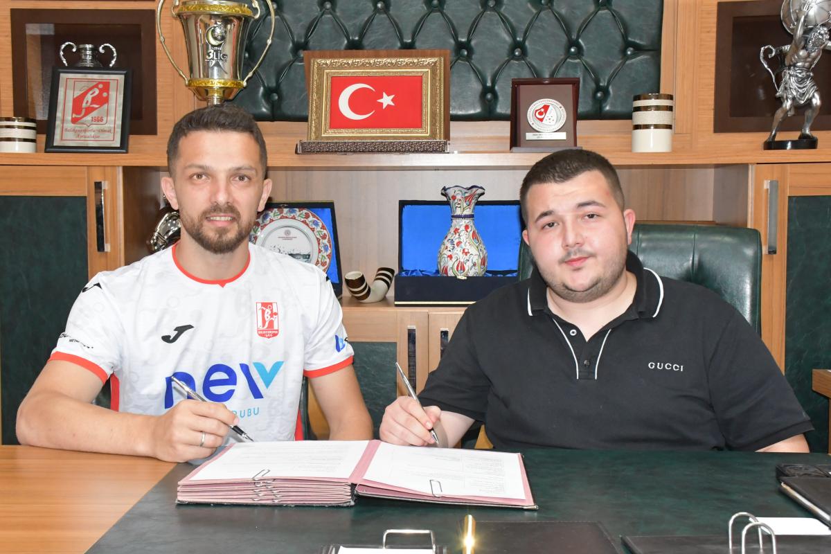 TFF 3. Lig’de yeni sezona şampiyonluk hedefiyle hazırlanan Balıkesirspor, transfer