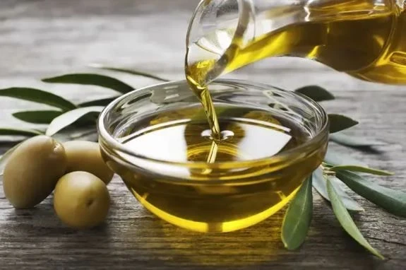 Zeytinyağı, sağlıklı beslenmenin vazgeçilmez ürünleri arasında yer almaya devam ediyor.