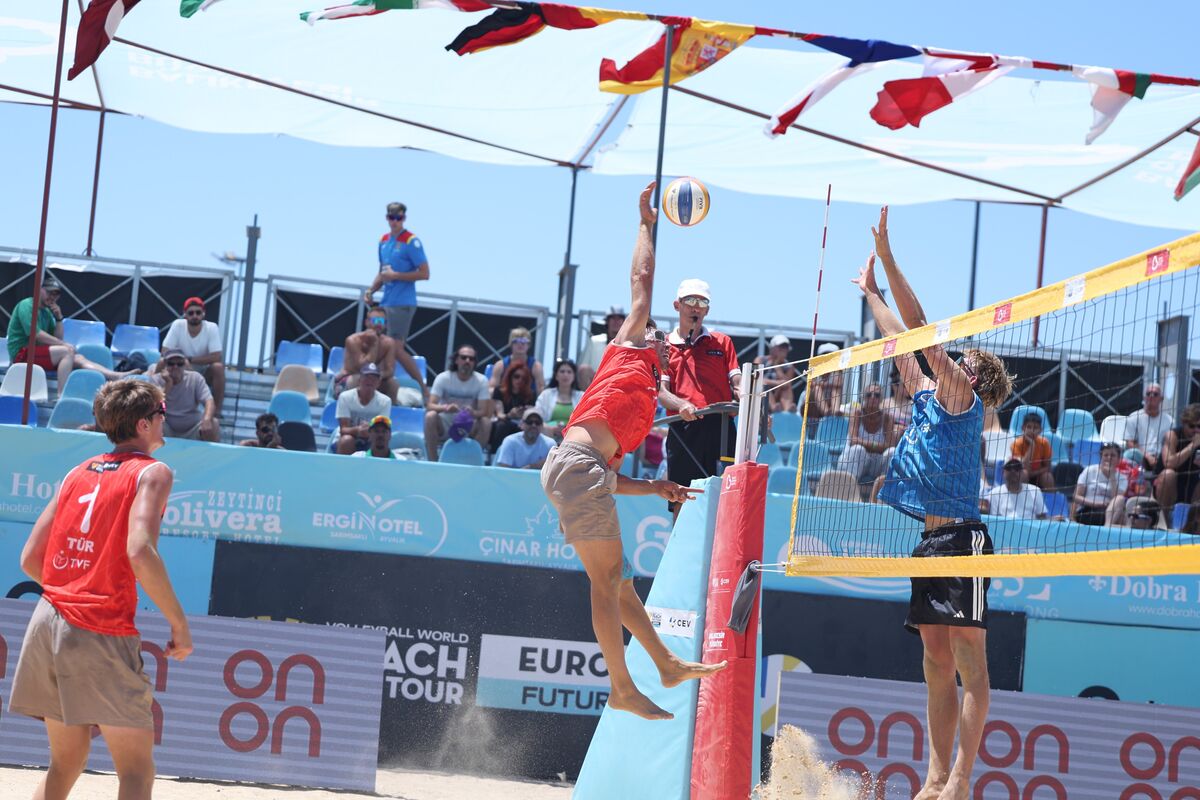 Balıkesir Büyükşehir Belediyesi ile Türkiye Voleybol Federasyonu iş birliğinde Ayvalık