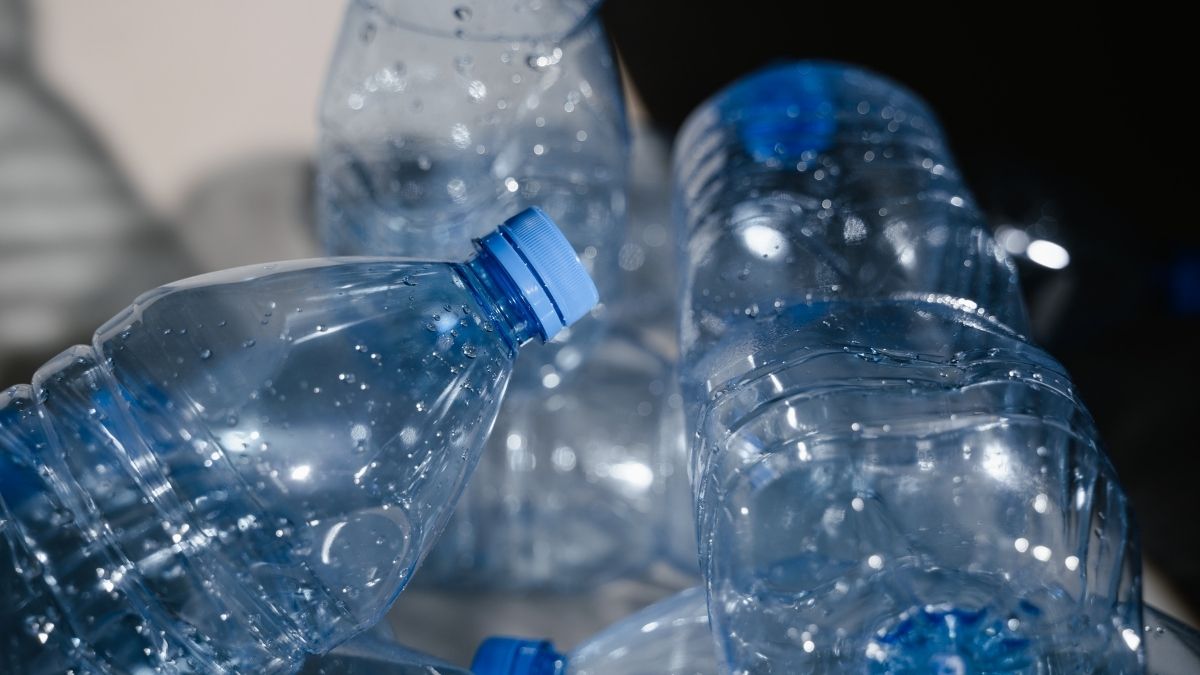 Plastik Şişeler Sağlığı Tehdit Ediyor haber gorseli 2026 06 08T155417.209 - Marmara Bölge Gazetesi