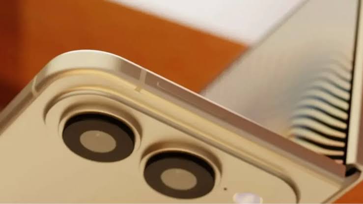 Apple’ın uzun süredir geliştirdiği katlanabilir iPhone modelinin çıkış tarihinin 2027