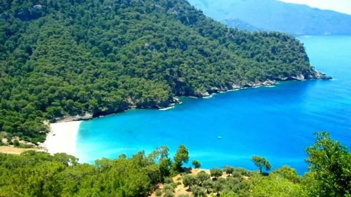 Muğla’nın Fethiye ilçesinde yer alan Kabak Koyu, son yıllarda kalabalıktan