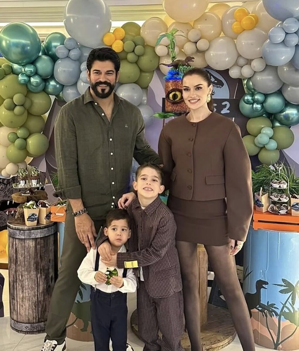 Türkiye’nin en sevilen oyuncularından Fahriye Evcen, başarılı kariyeri ve örnek