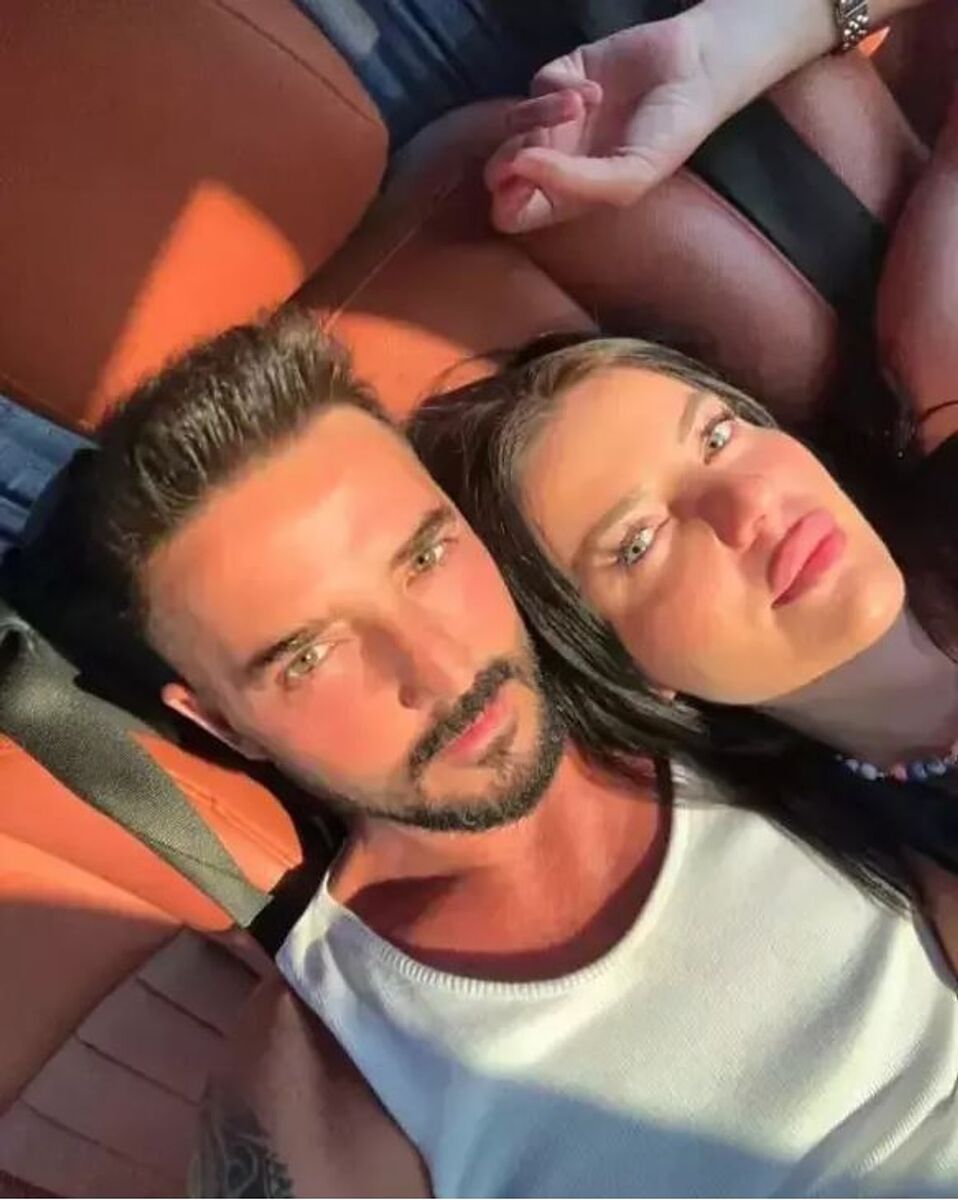 Ünlü Şarkıcı Gökhan Özen Nişanlandı! Tektaş Paylaşımı Olay Oldu s fc019f61b683830873c9b25458d5ee4f0509cd7c - Marmara Bölge Gazetesi