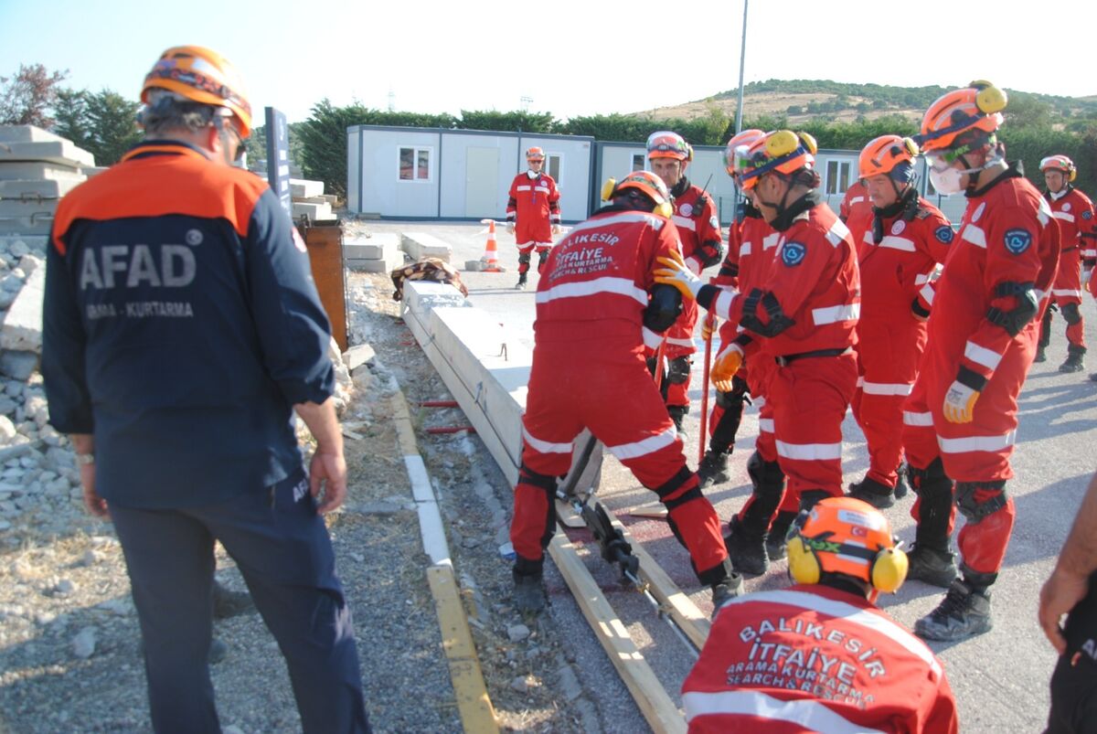Balıkesir İtfaiyesi’nden 7 Gün 24 Saat Kesintisiz Mücadele 13032e2e 98fe 4c45 a335 39b46a47c26e - Marmara Bölge Gazetesi