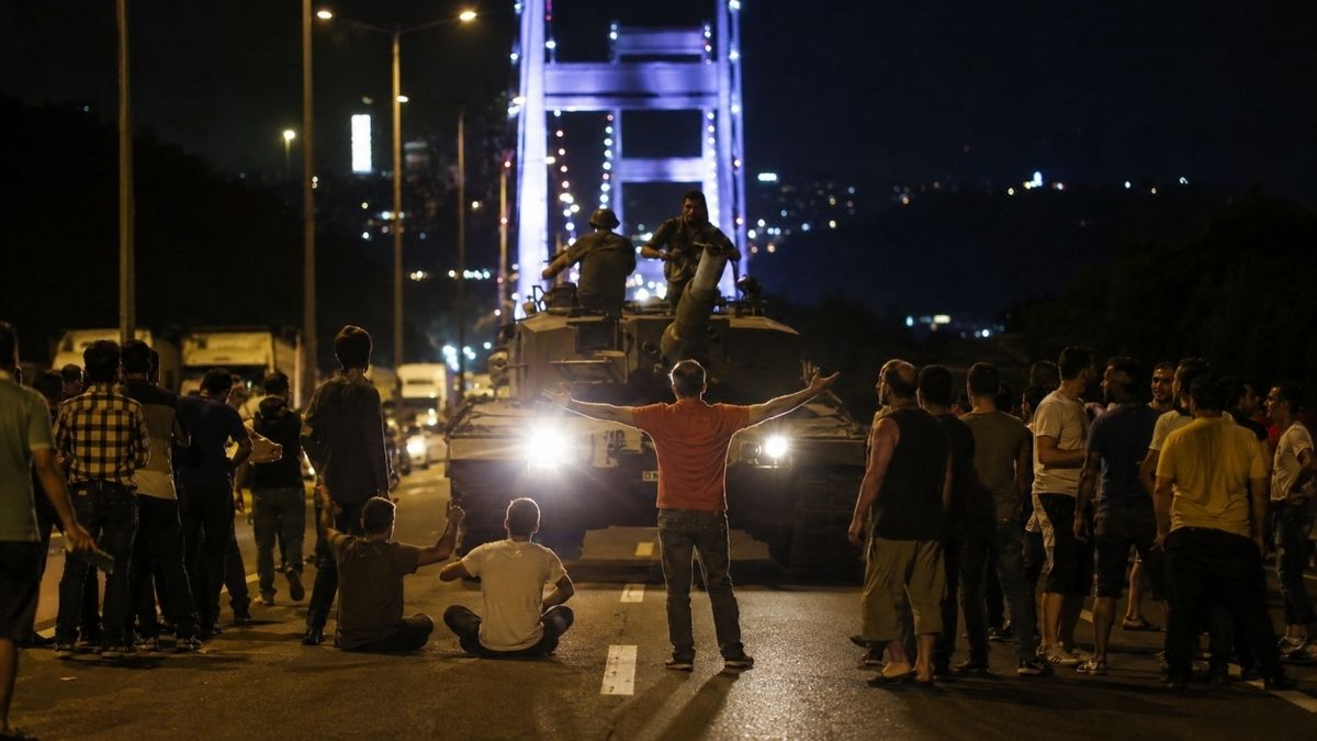 15 Temmuz Gecesi Hafızalara Kazınan Fotoğraflar ve Unutulmayan Hikâyeler 15 TEMMUZ 4 - Marmara Bölge Gazetesi