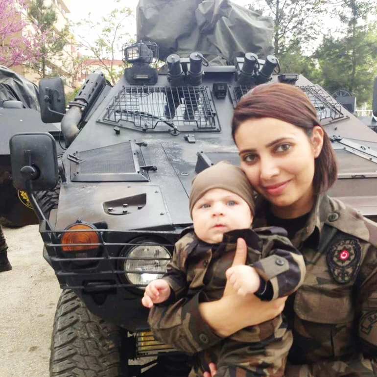 15 Temmuz Gecesi Hafızalara Kazınan Fotoğraflar ve Unutulmayan Hikâyeler 15 Temmuz Gecesi Hafizalara Kazinan Fotograflar ve Unutulmayan Hikayeleri 4 - Marmara Bölge Gazetesi