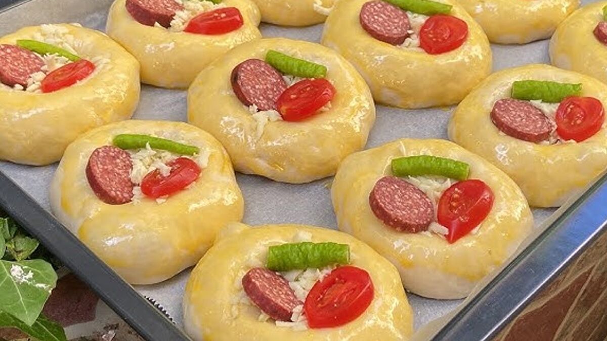 Evde Pastane Lezzeti! Simit Tadında Pizza Poğaça ve Dereotlu Poğaça Tarifi 1756757697 39ebb9 - Marmara Bölge Gazetesi