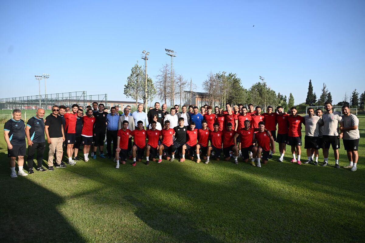 Balıkesir Büyükşehir Belediye Başkanı Ahmet Akın, Balıkesirspor Kulüp Başkanı Mert