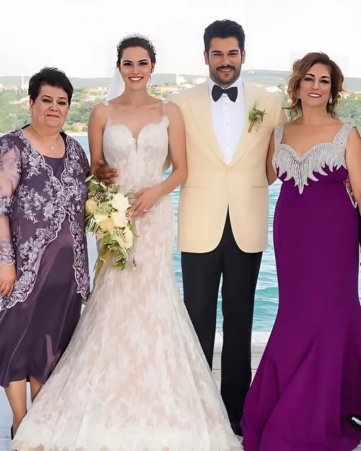 Aşkları Dizi Setinde Başlayıp Evlilikle Taçlanan Ünlüler! 483488100 626883053642863 4136830590629143870 n - Marmara Bölge Gazetesi