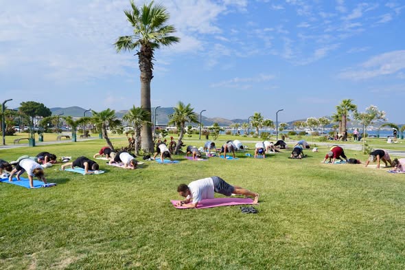 Burhaniye Belediyesi, sağlıklı yaşamı teşvik etmek amacıyla yaz sezonunda ücretsiz