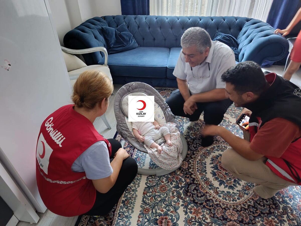 Kızılay'dan Edremit'te Yeni Evlenen Çiftler ve Bebekli Ailelere Destek 734023090 1330259699308127 2638397676299381779 n - Marmara Bölge Gazetesi
