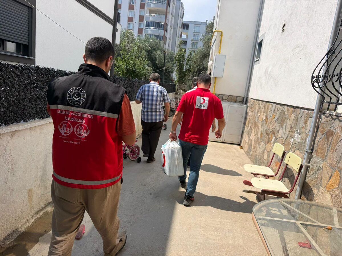 Kızılay'dan Edremit'te Yeni Evlenen Çiftler ve Bebekli Ailelere Destek 734505683 1340274314839244 9163998237333250521 n - Marmara Bölge Gazetesi