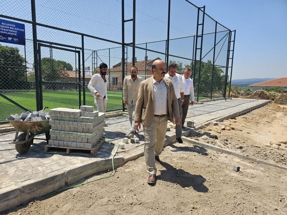 İvrindi Belediye Başkanı Önder Lapanta, Soğanbükü Mahallesi'nde düzenlenen aşure hayrına
