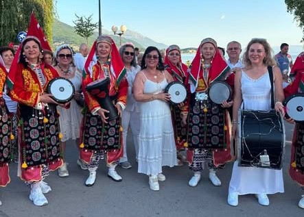 Gönen Belediyesi Halk Oyunları Topluluğu ile Her Telden Ritim Grubu,