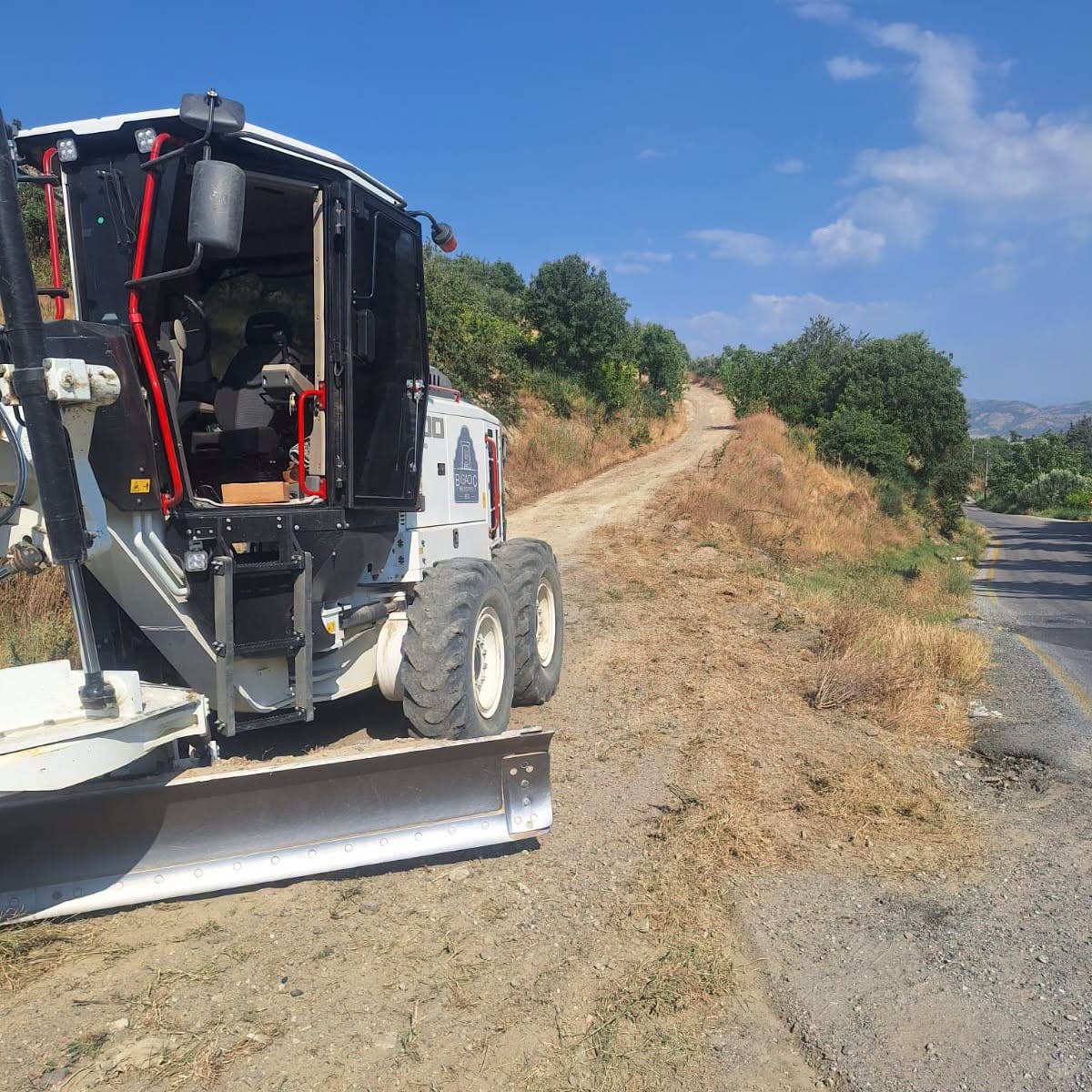 Bigadiç Belediyesi, kırsal mahallelerde ulaşımı daha güvenli ve konforlu hale