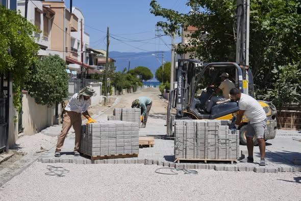 Burhaniye'de Yol Çalışmaları Tam Gaz 741100147 1502113295288367 1654343070062549697 n - Marmara Bölge Gazetesi